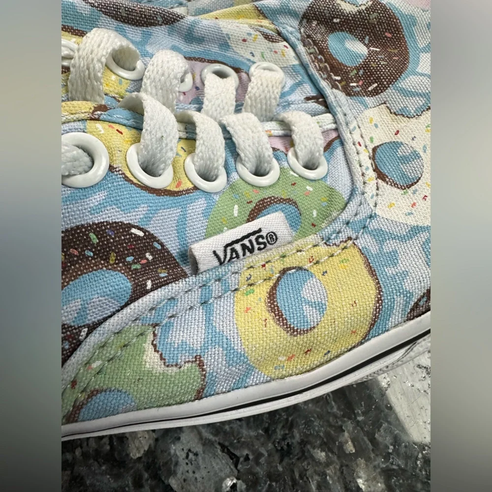 VANS RARE Authentic Donuts Munchies Sprinkles Shoes Size 7.5 Men's 9 Women's